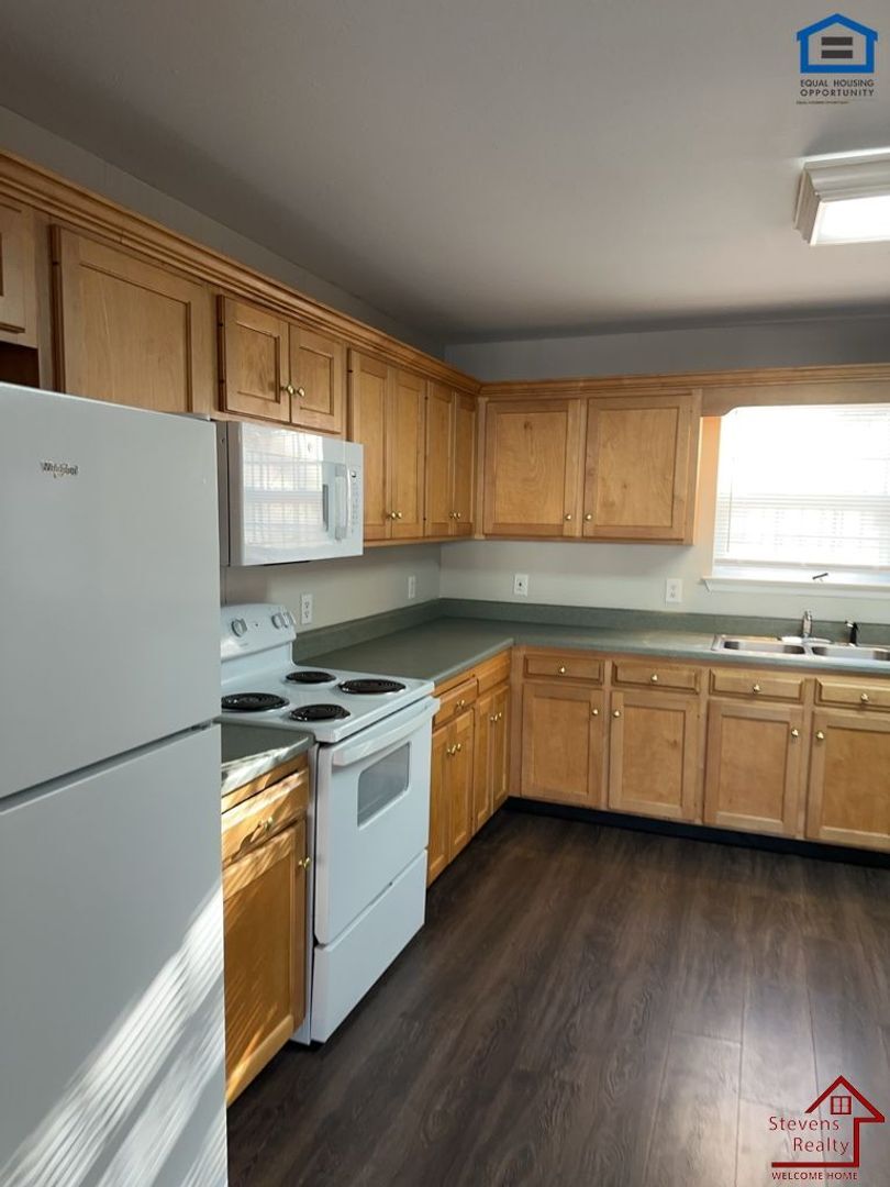 Building Photo - 3947 Webb Oaks Ct