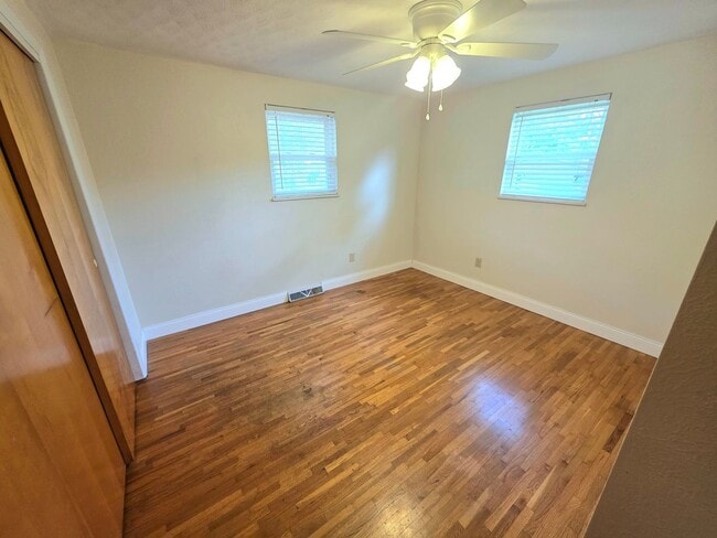 Building Photo - 3 Bedroom, 2 Bath House on Brink Avenue
