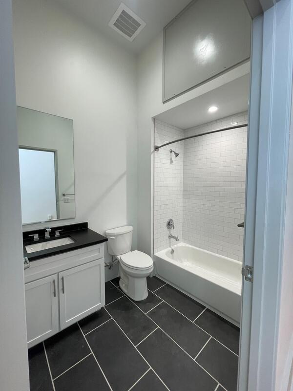 Building Photo - 315 W 38th St