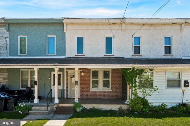 Building Photo - 431 Iroquois St