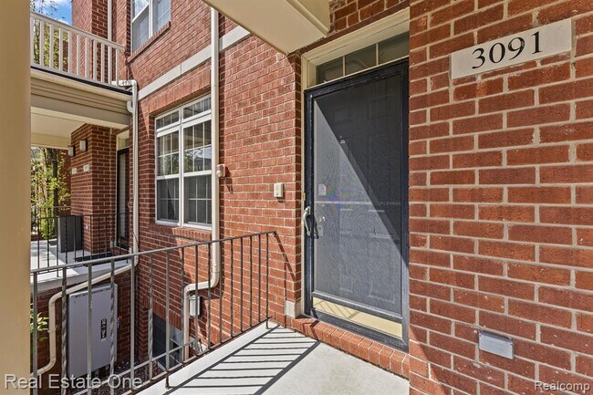 Building Photo - 3091 Camden Dr