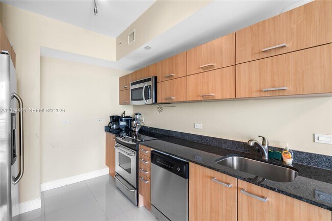 Building Photo - 350 S Miami Ave