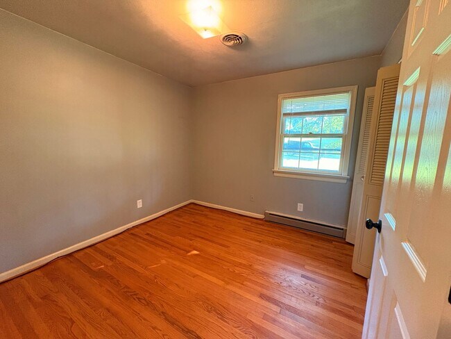Building Photo - 203 Fleetwood Dr