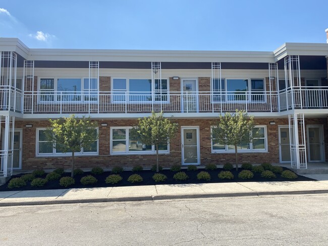 Primary Photo - 800 N Hamlin Ave