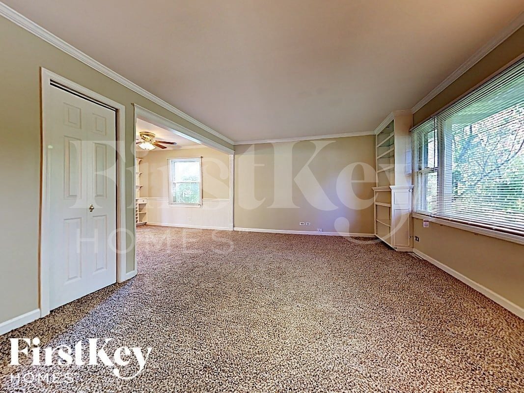 Building Photo - 28W608 Bolles Ave