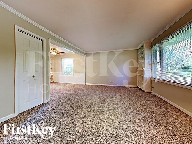 Building Photo - 28W608 Bolles Ave