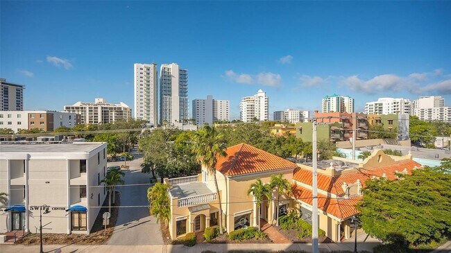 Building Photo - 635 S Orange Ave