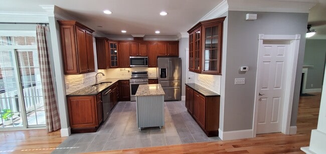 Building Photo - 4034 Abbey Park Way