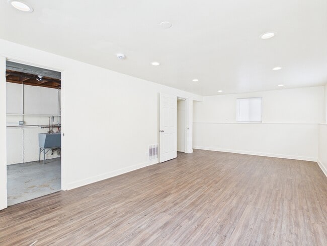 Building Photo - 209 Todd St