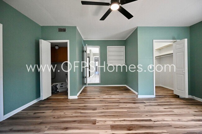 Building Photo - 131 Adkinson Dr
