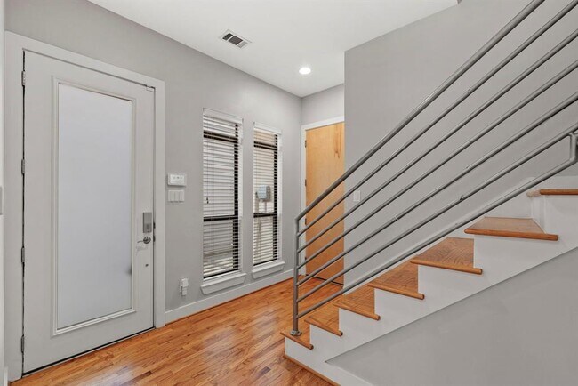 Building Photo - 1410 Knox St