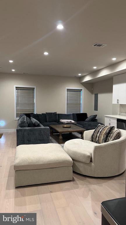 Building Photo - 235 Valley Ave SE