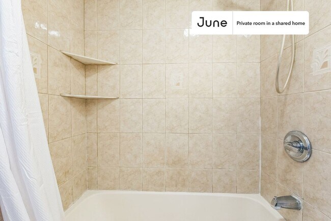 Building Photo - Room in Shared 5 bed/1 bath home