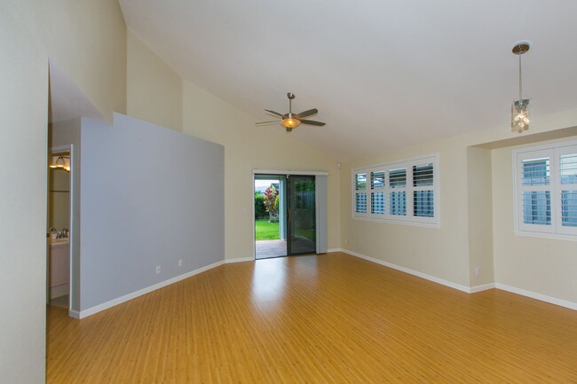 Building Photo - BACK ON MARKET**Single level spacious home...