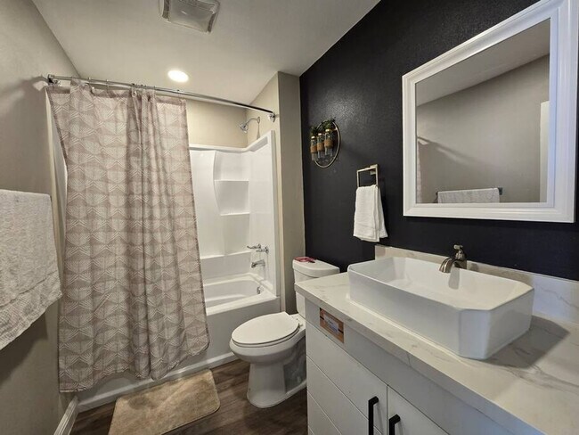 Building Photo - 1063-67 Gillespie Dr