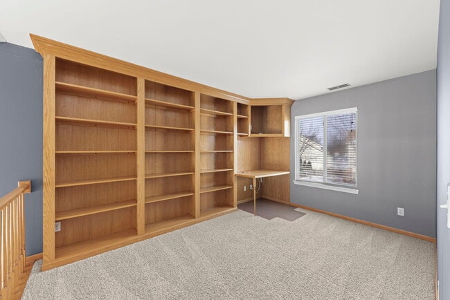 Building Photo - 14215 S Longview Ln