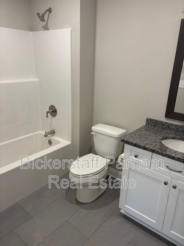 Building Photo - 280 Young Ln