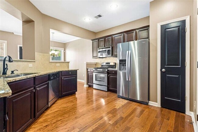 Building Photo - 3378 Vintage Cir SE