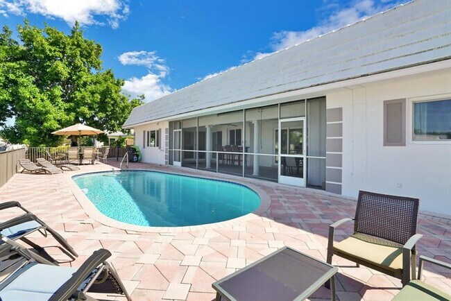 Building Photo - 4101 NE 24th Ave