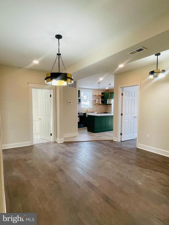 Building Photo - 3600 Malden Ave