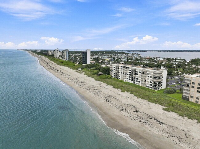 Building Photo - 10310 S Ocean Dr