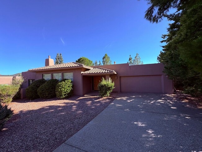 Building Photo - HOUSE-VILLAGE OF OAK CREEK