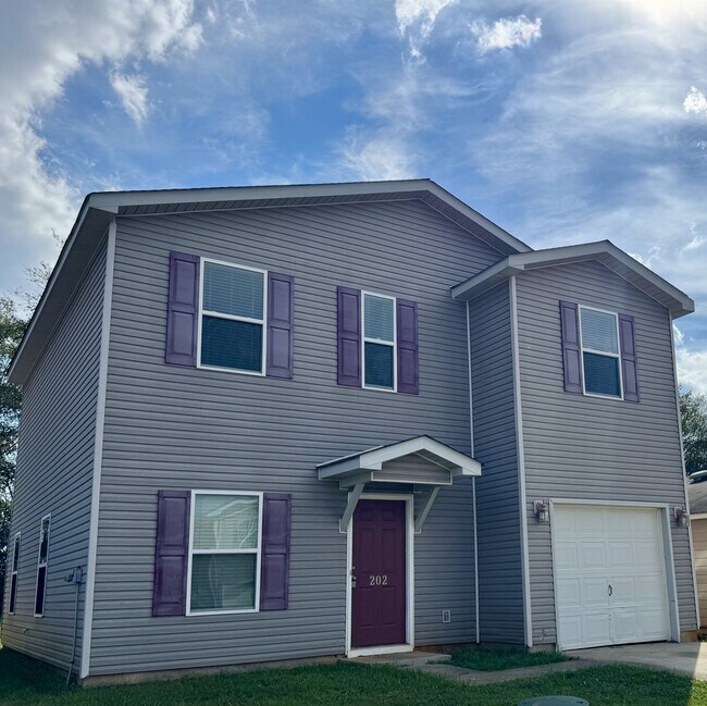 Primary Photo - 202 Cloverbrook Dr