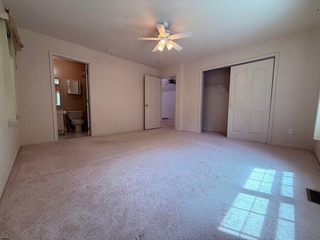 Building Photo - 2 Club House Ln