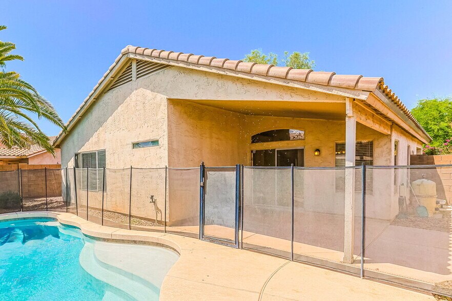 Building Photo - 1051 N San Benito Dr