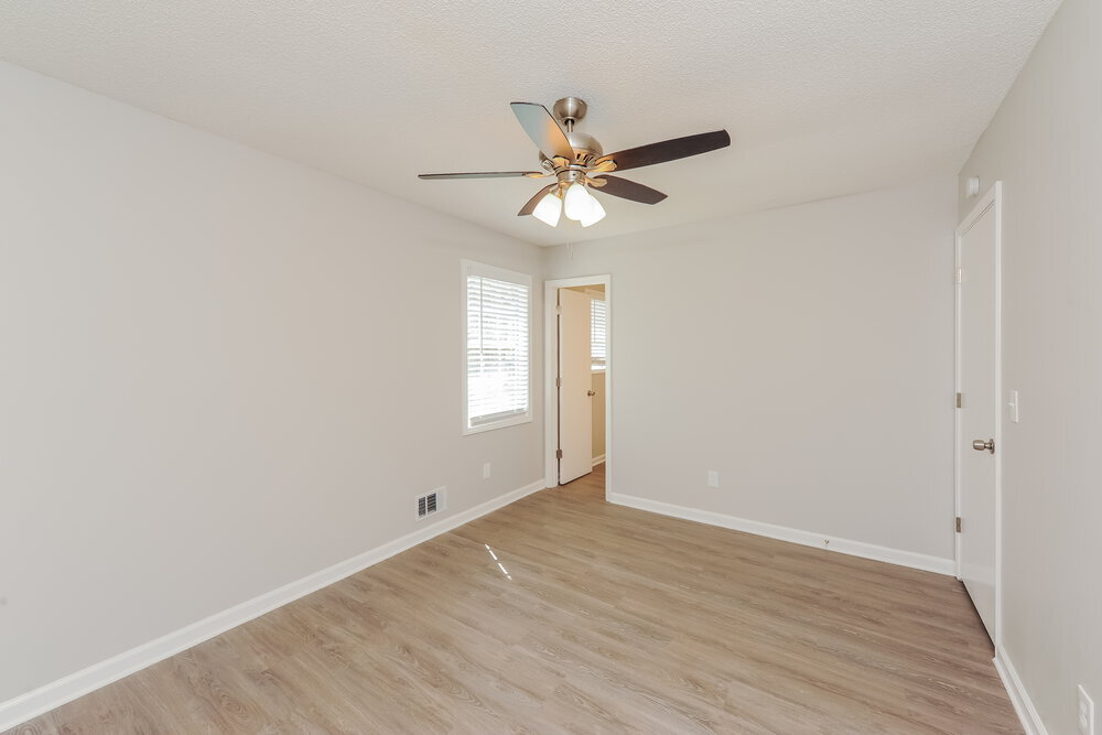 Building Photo - 1120 Brenton Dr NW
