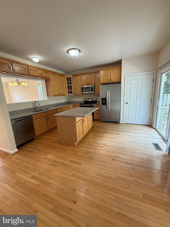Building Photo - 61 Sire Way