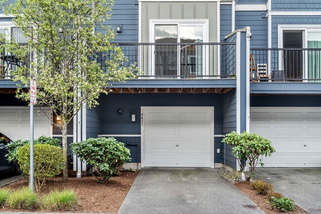 Building Photo - Spaciously Modern Tri Level Townhome for Rent in North Everett