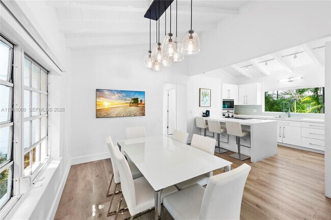 Building Photo - 253 N Coconut Ln