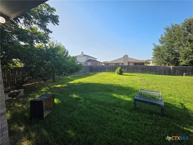 Building Photo - 423 Wrought Iron Dr