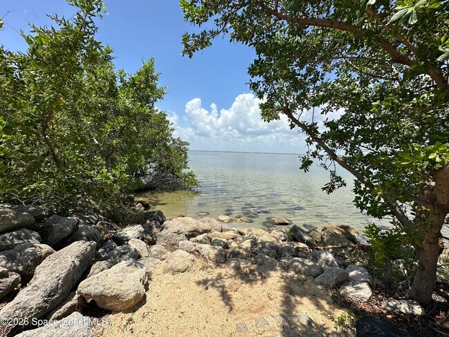 Building Photo - 616 Manatee Bay Dr