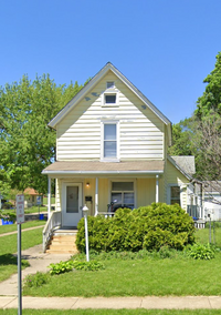 Building Photo - 2 Bedroom House with Bonus Room!