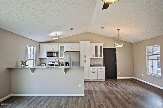 Building Photo - Charming 4-Bedroom Home in Panama City with 2 Full Bathrooms and 1325 Sq Ft."
