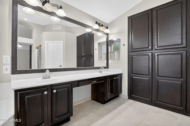 Building Photo - 4302 E Mossman Rd