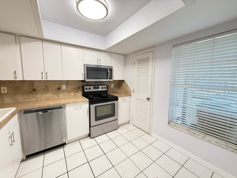 Building Photo - 5106 Gainesville Dr