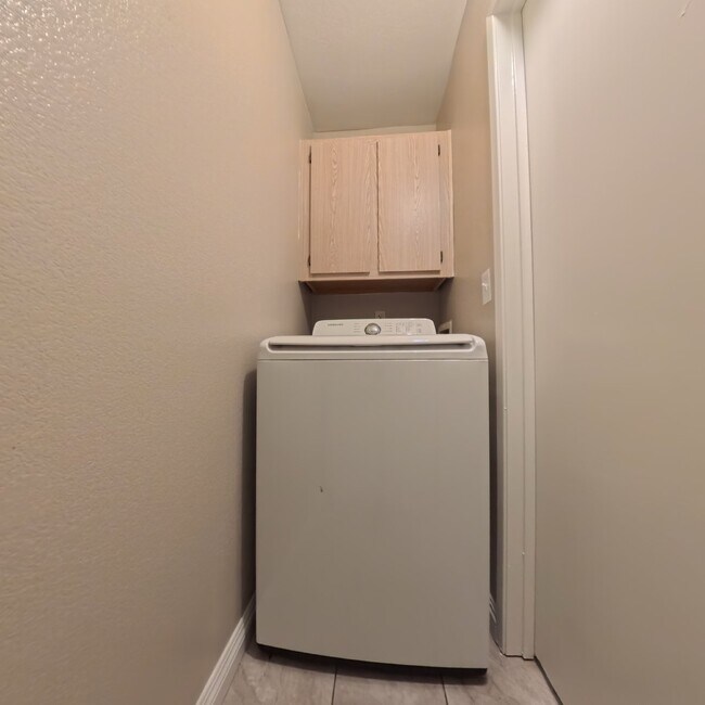 Building Photo - 1 Car Garage | Gated Community | 1st Floor Unit