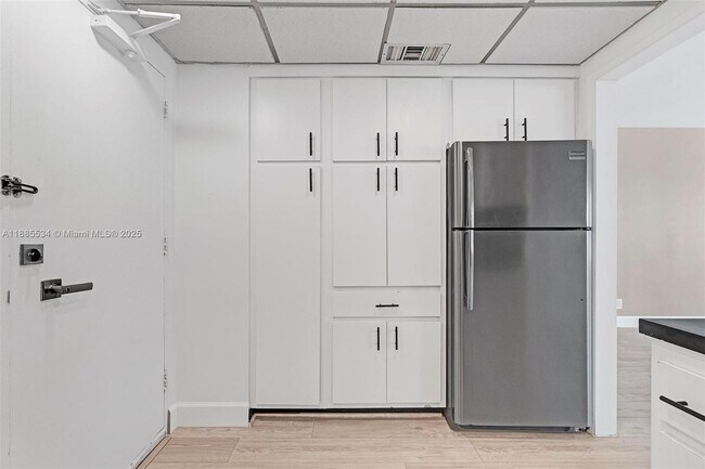 Building Photo - 3700 Galt Ocean Dr