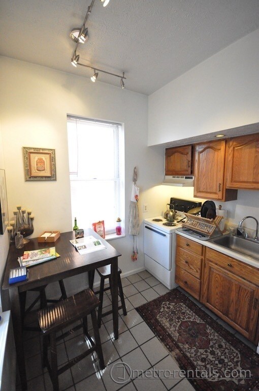 Building Photo - 310-312 Blenkner