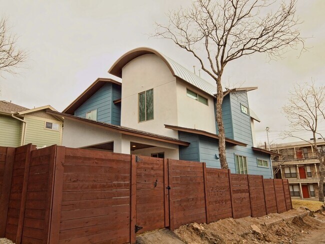 Building Photo - 603 W 30th St