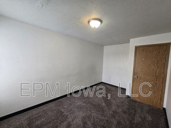 Building Photo - 60 Miller Ave SW