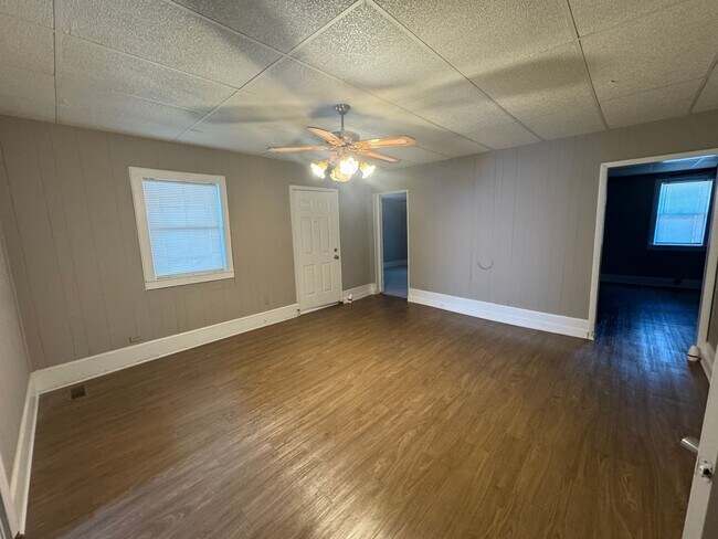 Building Photo - 804 3rd St