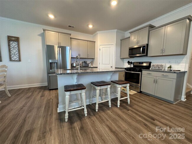 Building Photo - 596 Altamonte Dr