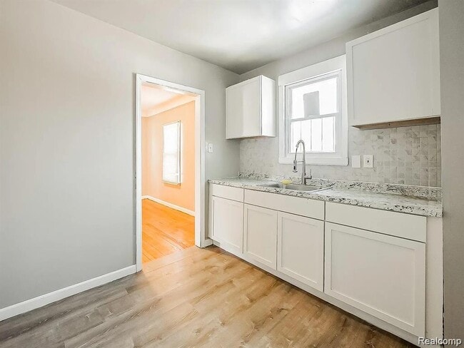 Building Photo - 9744 Lakepointe St