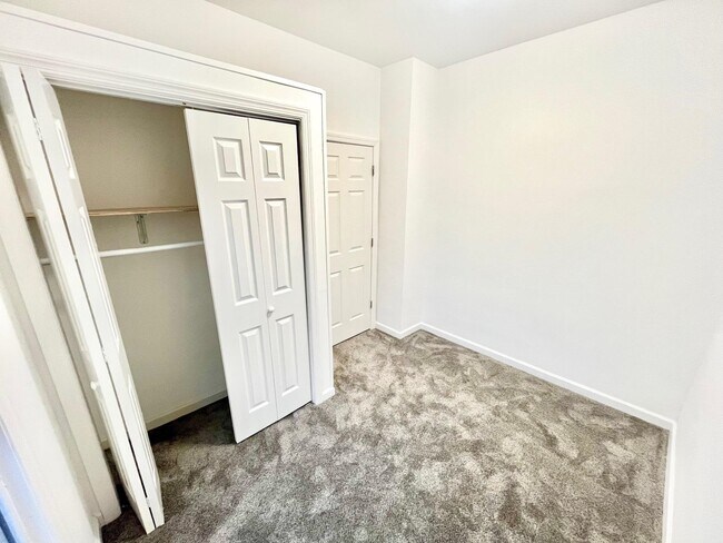 Building Photo - 1023 Bishop Evans Way