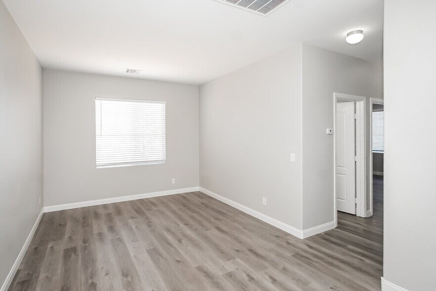 Building Photo - 10611 Allegrini Dr