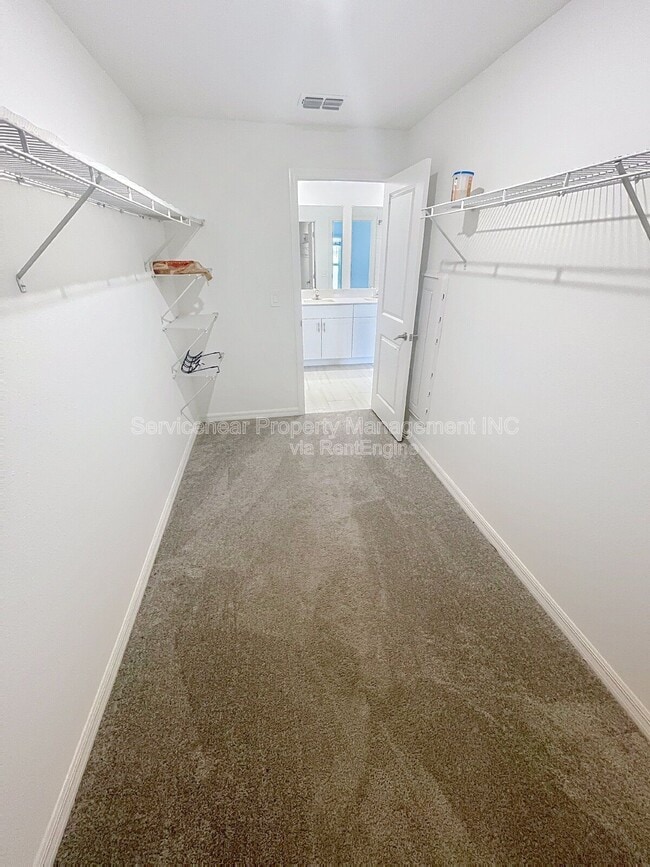 Building Photo - 8844 Bay Leaf Dr